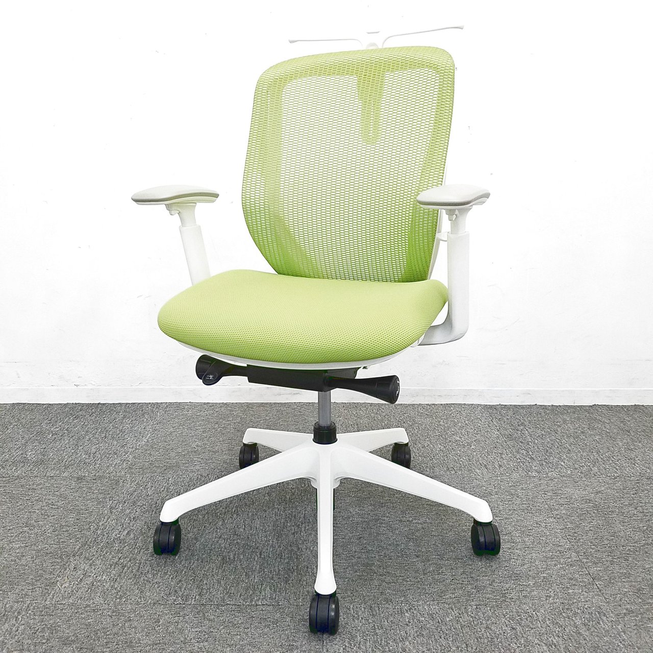 【2脚入荷】オカムラ社シルフィーチェアが入荷！中古　高級チェア　前傾姿勢　テレワーク用　オフィス　メッシュ　腰　リラックス
                        シルフィー（メッシュ） 
                                    中古
            