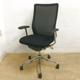 【30000円台で高級チェアをお探しの方に！】
オカムラ/コーラル/ブラック/ボディカラー：ブラック)/フレーム：ポリッシュ)
【快適なメッシュ背面】