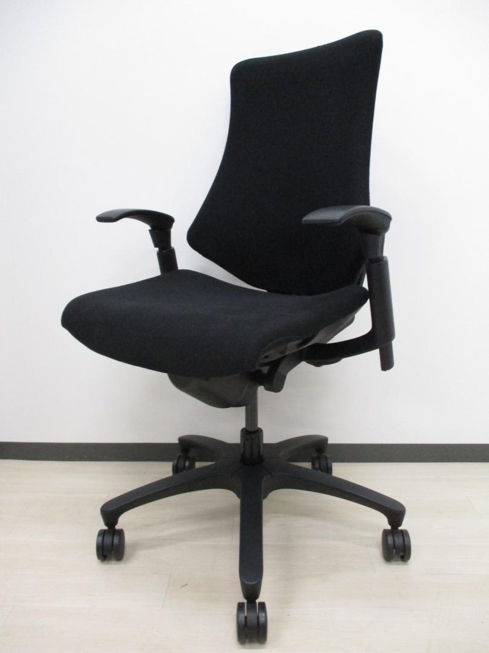 【24脚ロット入荷】イトーキ｜エフ｜オシャレなフォルムに抜群なフィット感！【関西在庫数ナンバーワン・尼崎店】
                        エフ 
                                    中古
            