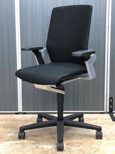 【2脚入荷】人間工学を取り入れた、次世代ワーキングチェア【中古】【オフィス家具】【東京】【大阪】【愛知】【岐阜】【長野】【滋賀】