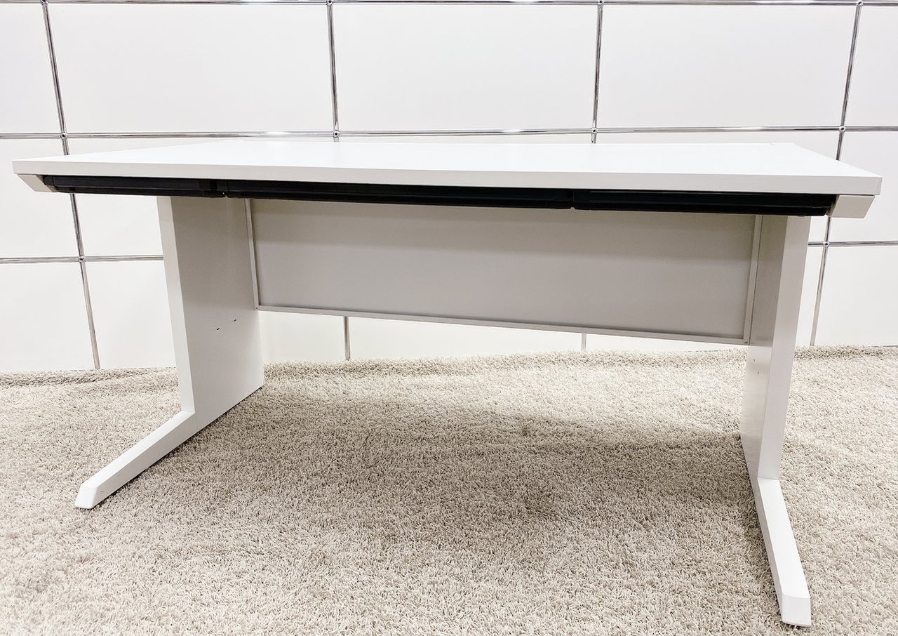 【幅1400mmの広々サイズ！】イトーキ製　CZR　平机【人気のホワイト】☆
                        CZR 
                                    中古
            