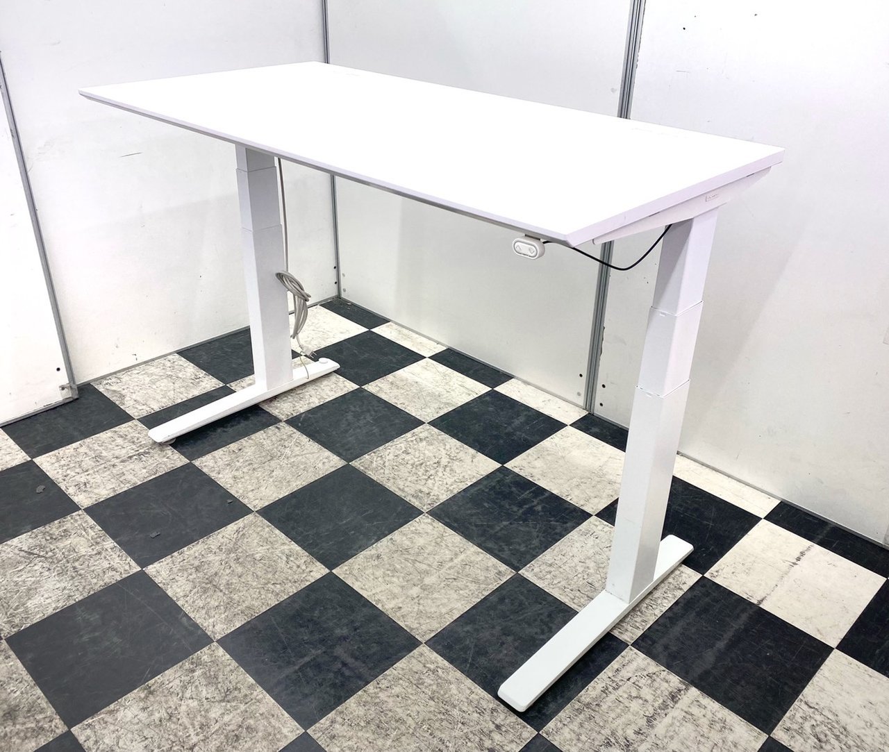 人気の昇降デスク/オカムラ/スイフト/ホワイト
                        スイフト 
                                    中古
            