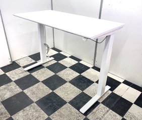 人気の昇降デスク/オカムラ/スイフト/ホワイト