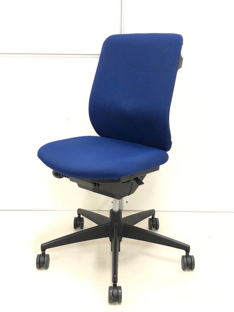 【入荷商品】【14脚入荷】コクヨ　ベルガーチェア　ブルー　【肘無しローバック】【国内メーカー】
                        ベルガー 
                                    中古
            