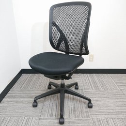 【18脚入荷！！】イナバ製　イエラチェア　ブラック　【肘無しハイバック】【背面メッシュ】