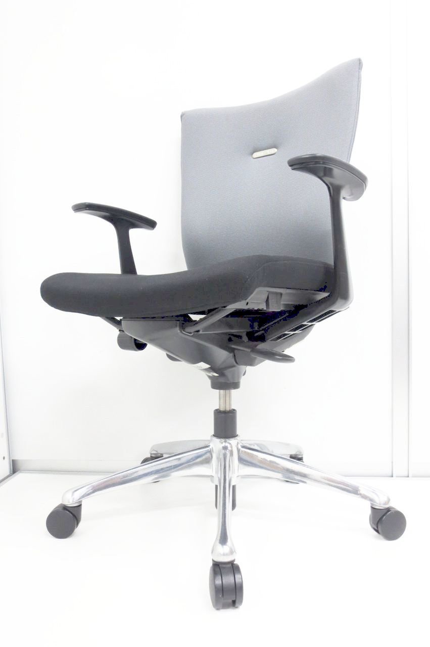 S字背もたれがついた電車の座席のような座り心地
                        フィーゴサイドファスナー 
                                    中古
            