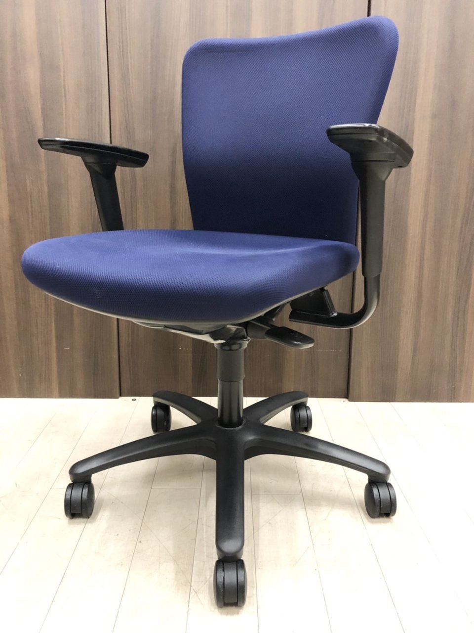 【コートハンガー付】外出が多いお客様に超おすすめです！！

                        カロッツァ 
                                    中古
            