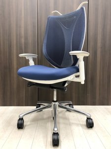 ノートPC使用に便利な可動肘！前傾姿勢機能もついた高級オフィスチェア！オカムラ/サブリナ