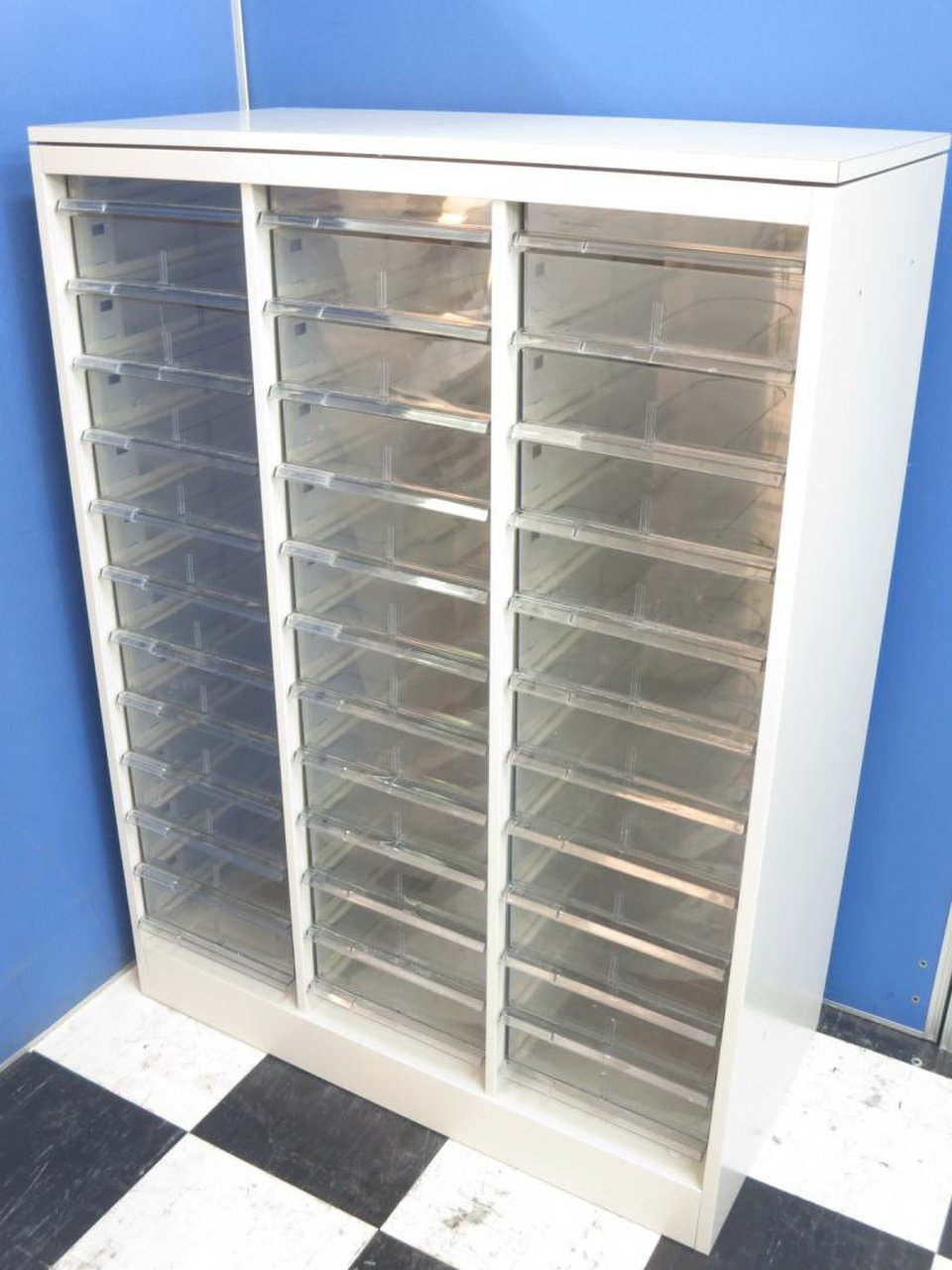 書類を細かく仕分けられるにくい奴！浅型・深型2種類ありますよ！【中古オフィス家具】	
                        42 
                                    中古
            