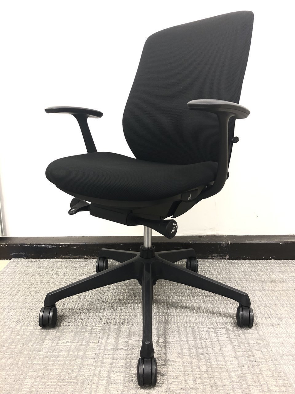 【即納可能！】オカムラ｜シルフィー｜クッション｜ブラック｜前傾【中古品】【新大阪】【北区】【淀川区】【北摂】【起業】
                        シルフィー（クッション） 
                                    中古
            