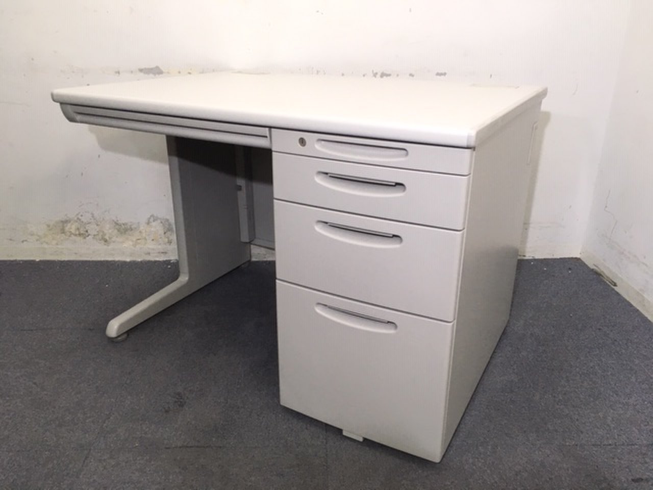 【レア】オカムラ｜SDｰV｜ニューグレー｜袖付｜【中古品】【新大阪】【北区】【淀川区】【北摂】【起業】
                        SD-Vデスクシステム 
                                    中古
            