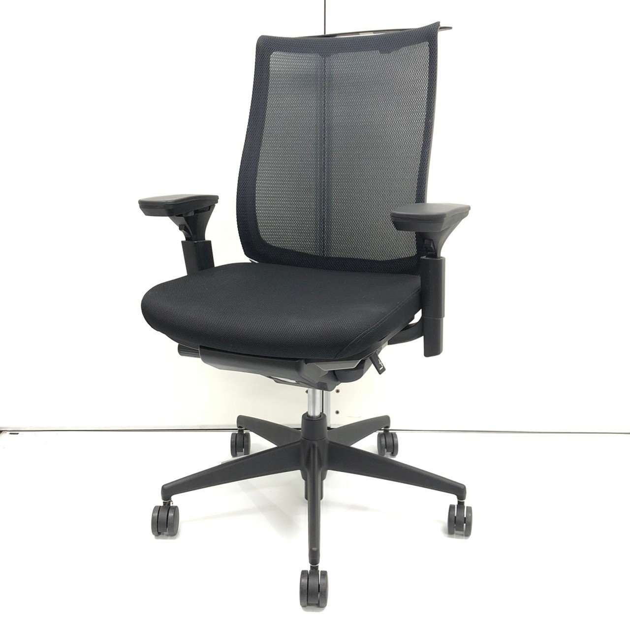 【ロット入荷！！】コクヨ｜ベゼル｜スタイリッシュなシルエットかつ、前傾姿勢装備！！【メッシュ】【高級チェア】【オフィスチェア店】
                        ベゼル（樹脂脚) 
                                    中古
            