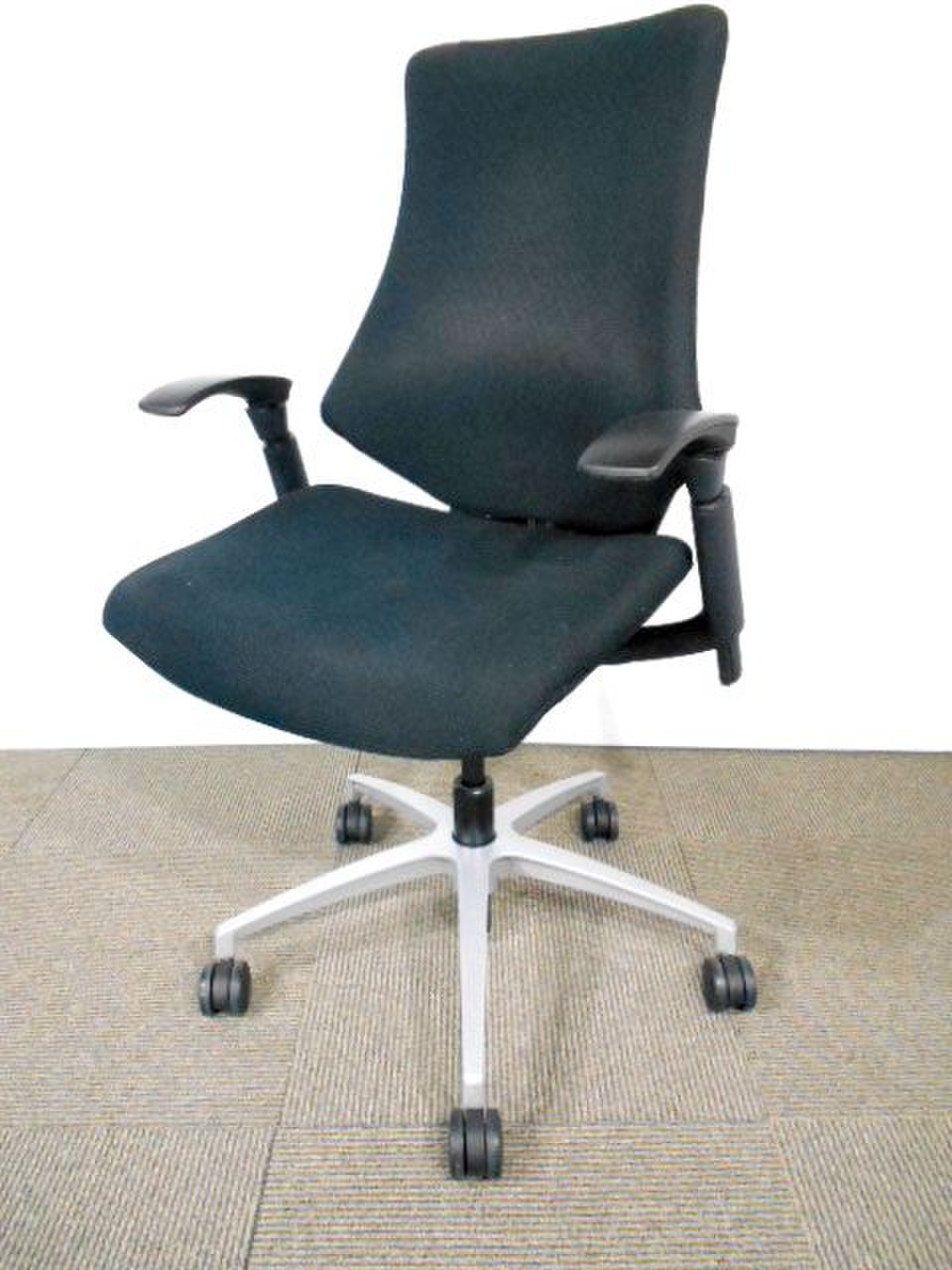 【この価格帯で人気のシリーズ】ゆったりとした座り心地が特徴です！
                        エフ 
                                    中古
            