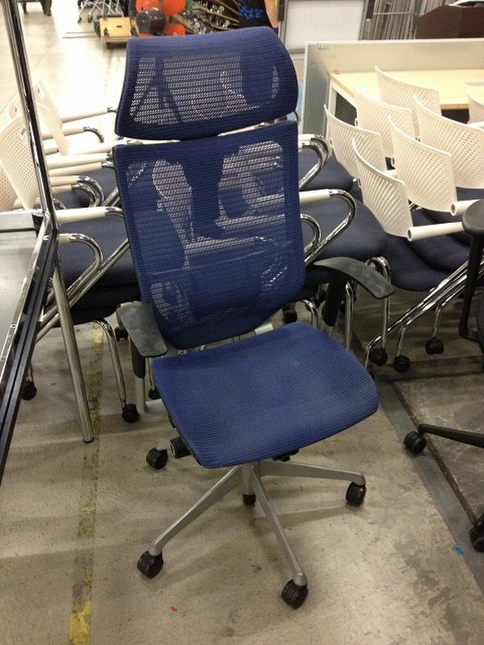 【限定1脚入荷！】オカムラ製　バロン　肘付きチェア【可動式ヘッドレスト付き】【ランバーサポート付き】【大人気】
                        バロン 
                                    中古
            