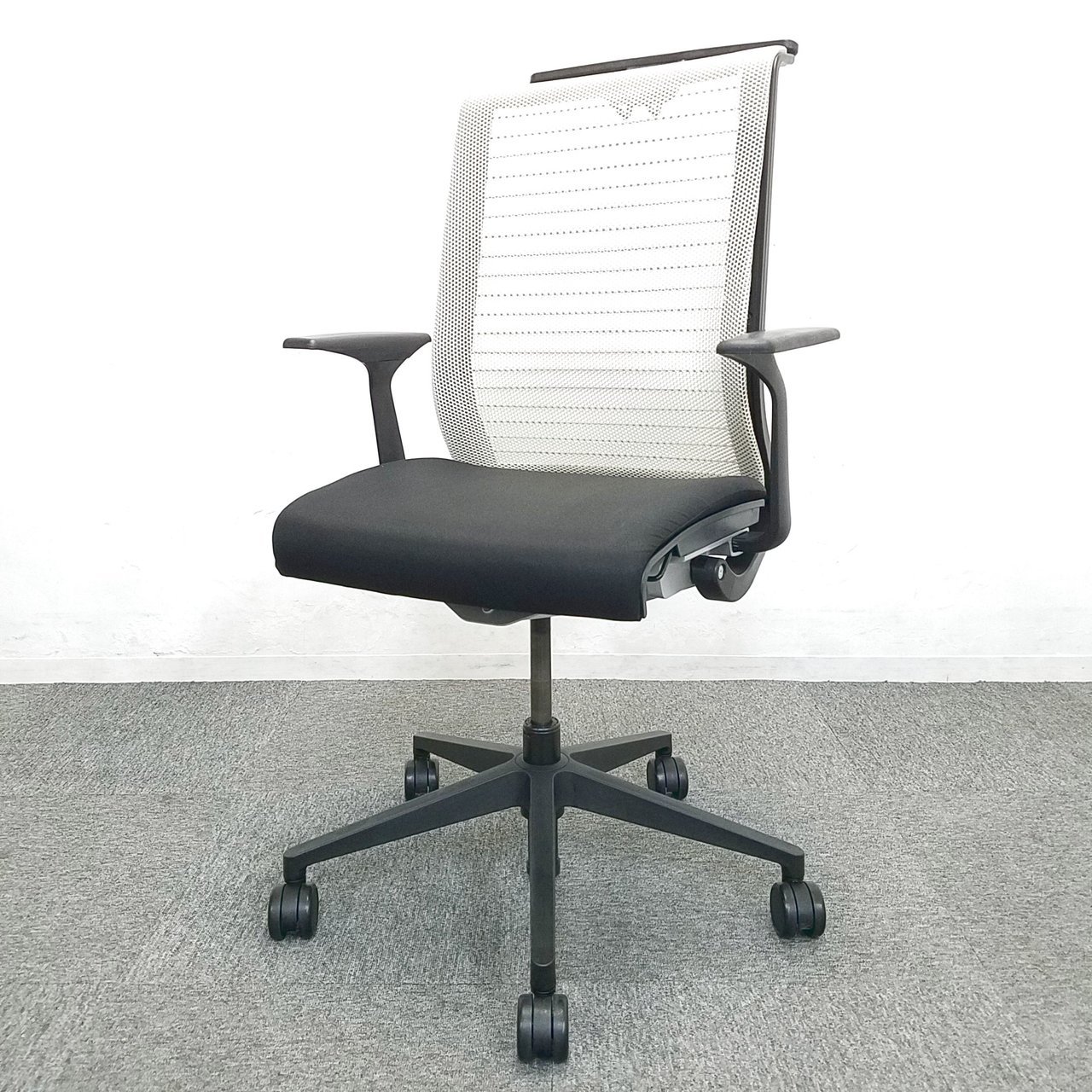 【体の負担を軽減させる！】■人気の高級チェア入荷！　シンクチェア　メッシュ　ハイバック　■テレワーク　在宅ワークにもオススメ！
                        シンクチェア（2014年以前モデル） 
                                    中古
            