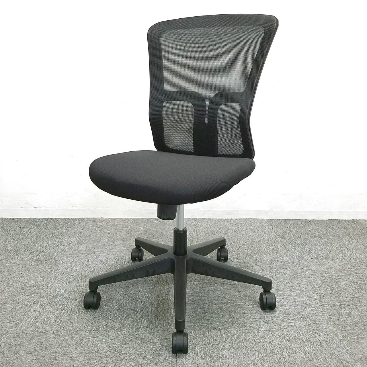 【9脚入荷】【あらゆる空間にフィットするデザイン！】■メッシュチェアー　ブラック【人気のコンパクトサイズ！】
                        GSMシリーズ 
                                    新古品
            