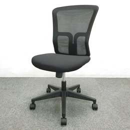 【9脚入荷】【あらゆる空間にフィットするデザイン！】■メッシュチェアー　ブラック【人気のコンパクトサイズ！】