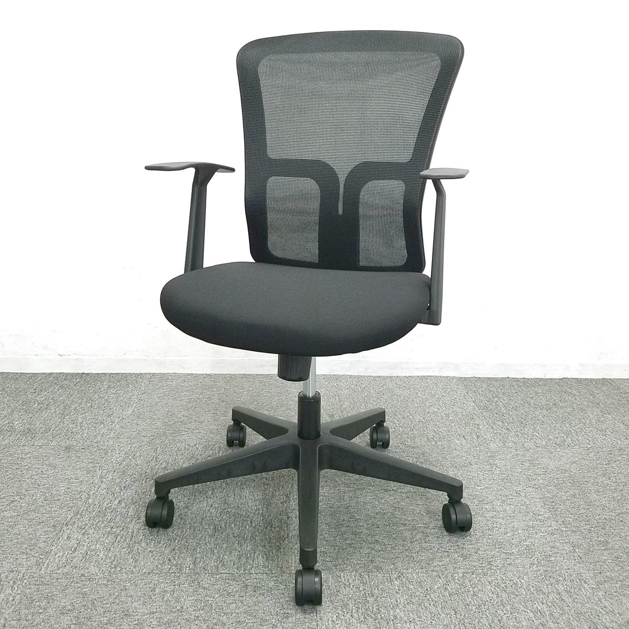 【3脚入荷】【あらゆる空間にフィットするデザイン！】■メッシュチェアー　ブラック【人気のコンパクトサイズ！】
                        GSMシリーズ
                                    新古品
            