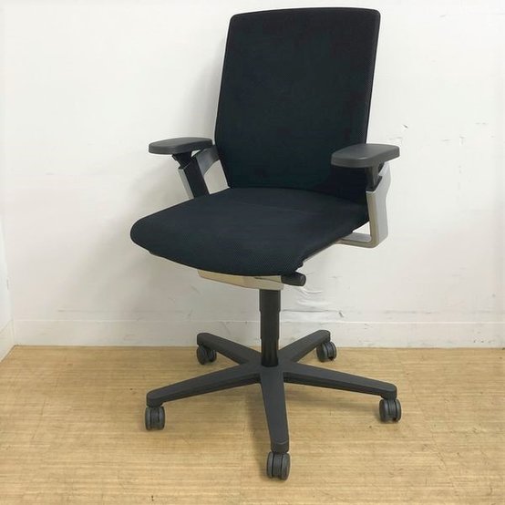 【中古】ONチェア   Wilkhahn（ウィルクハーン） 肘付ミドルバックチェア