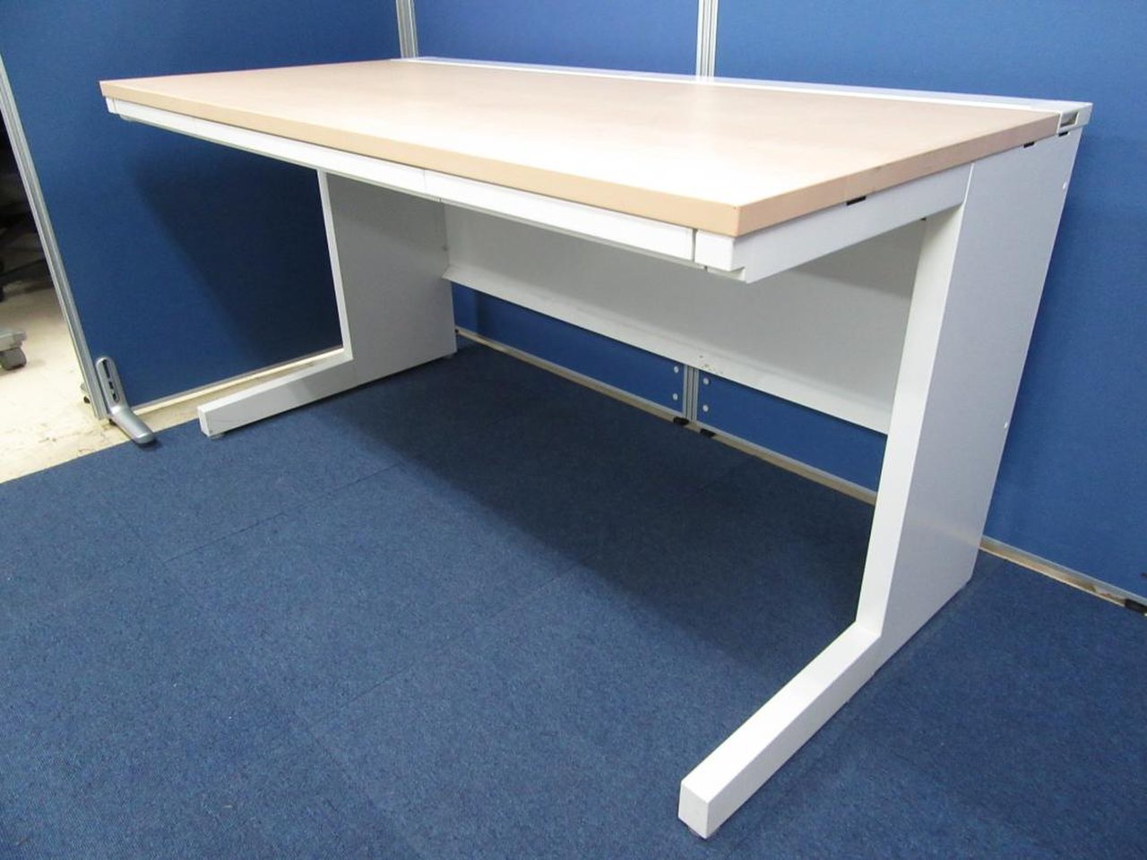 【広々サイズ！】内田洋行/スカエナ/ナチュラル色天板

                        スカエナ デスク 
                                    中古
            