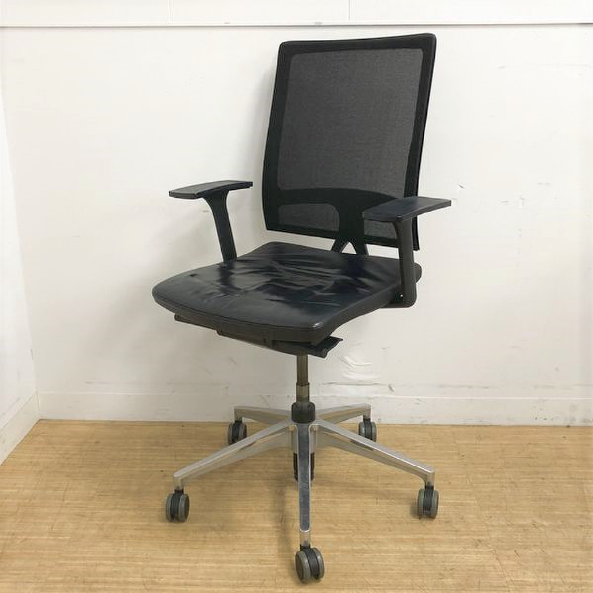 SEDUS(セダス)/OPEN MINS(オープンマインド)　固定アーム　背メッシュ　座本革　【デザイナーズ家具】Mathias Seiler (マティアス・サイラー)
                        オープンマインド 
                                    中古
            