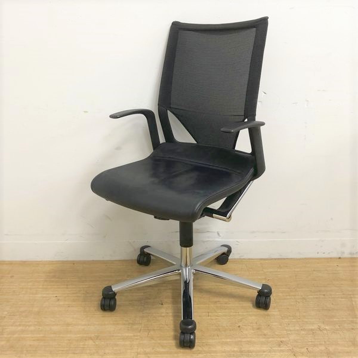 Wilkhahn(ウィルクハーン)/Modus.(モダス)　ミドルバック　レザー張り
                        モダス 
                                    中古
            