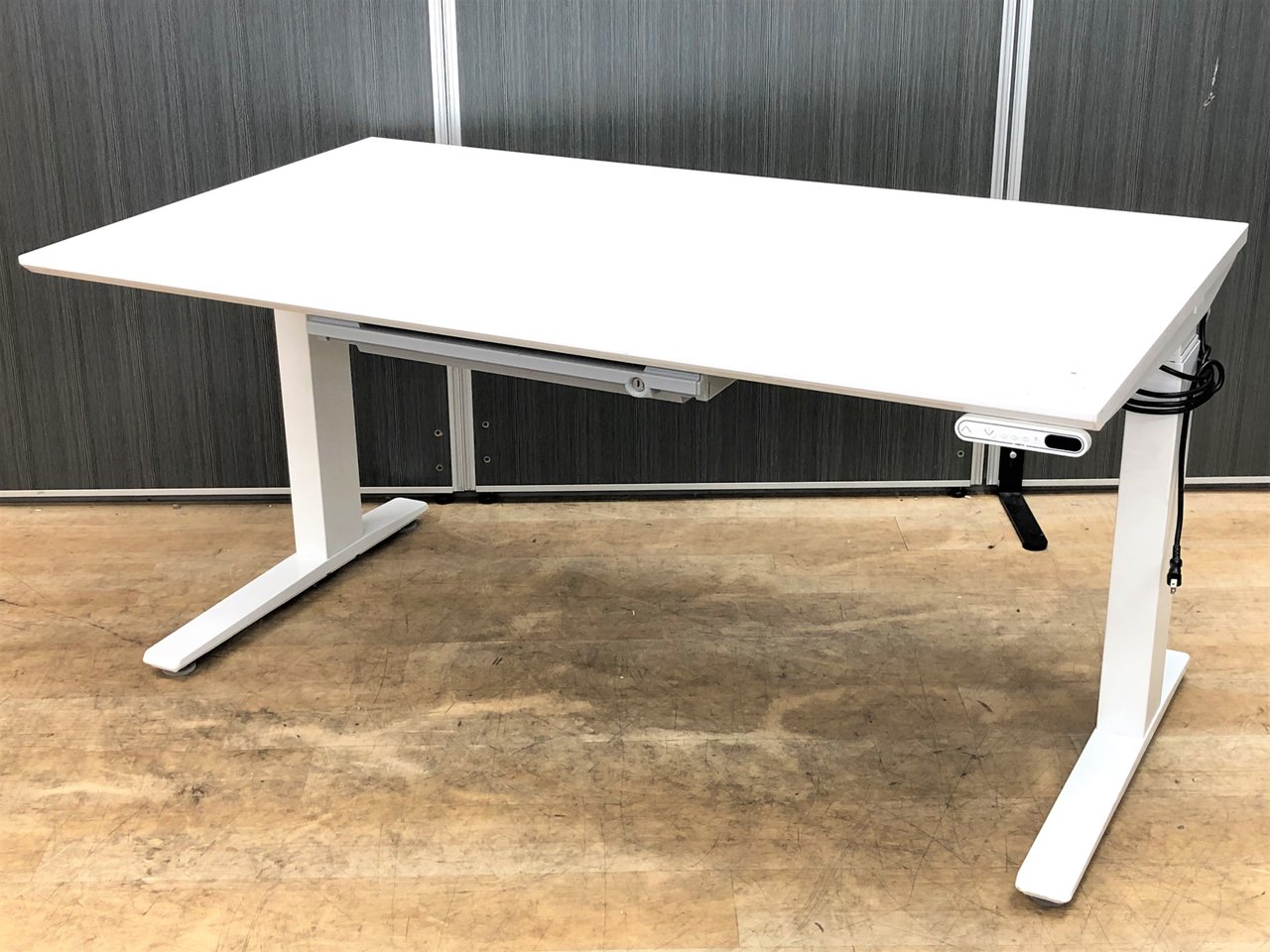 【2台入荷】スタンディングデスクの定番！働き方改革へ【中古】【オフィス家具】【東京】【大阪】【愛知】【岐阜】【長野】【滋賀】
                        スイフト 
                                    中古
            