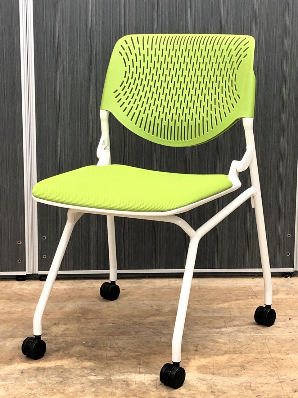 【26脚入荷】自由なミーティングスタイルをサポート！【中古】【オフィス家具】【東京】【大阪】【愛知】【岐阜】【長野】【滋賀】
                        ルナ 
                                    中古
            