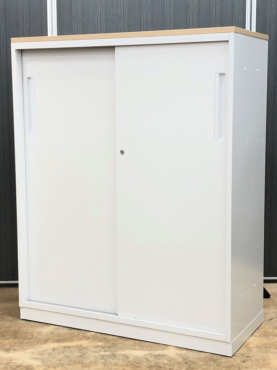 【2台入荷】内田洋行　HS(ハイパーストレージ)　引き違い書庫　木目天板　D400
                        HS
                                    中古
            