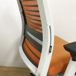 【在宅ワークにオススメ】スタイリッシュな座り心地抜群のチェア！■スチールケース■シンク2