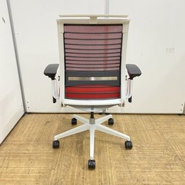 【背メッシュ×座クッション】スタイリッシュな座り心地抜群のチェア！■スチールケース■シンク2