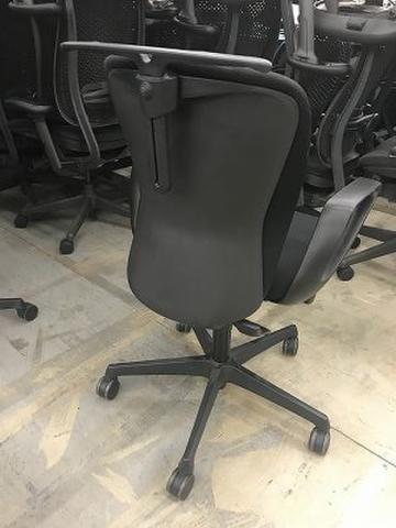 【中古】testestes ｓｓｓ オカムラ（okamura） 肘付ハイバックチェア