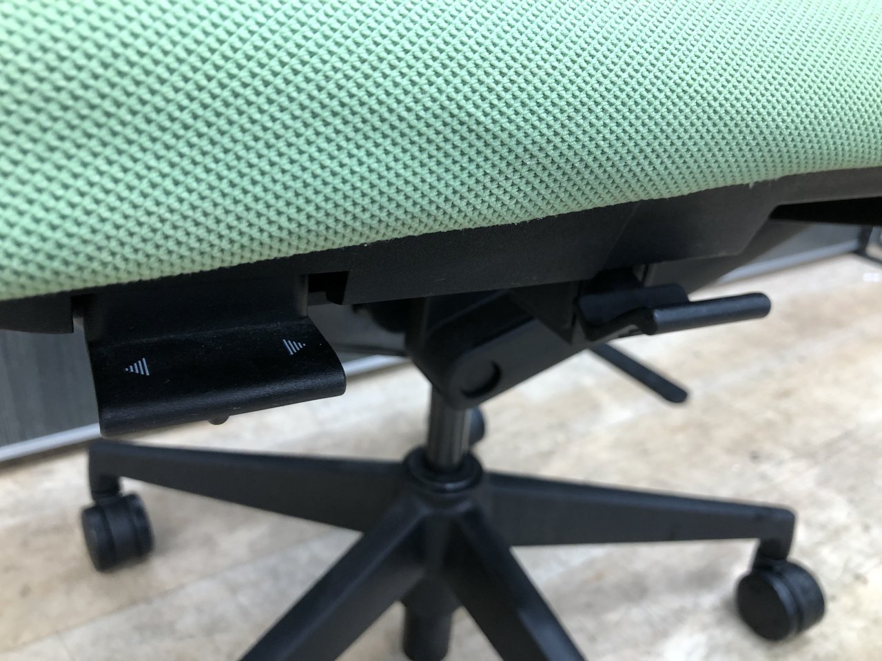 aaaaaaaa
                        カロッツァ
                                    中古
            