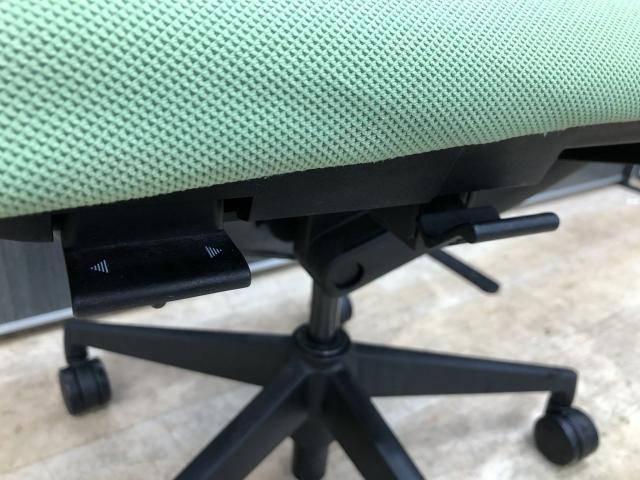 【中古】カロッツァ aaa オカムラ（okamura） 肘付ハイバックチェア