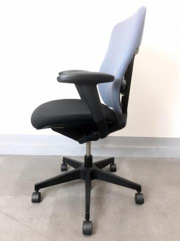 【中古】CRIKET  Steelcase（スチールケース） 肘付ミドルバックチェア