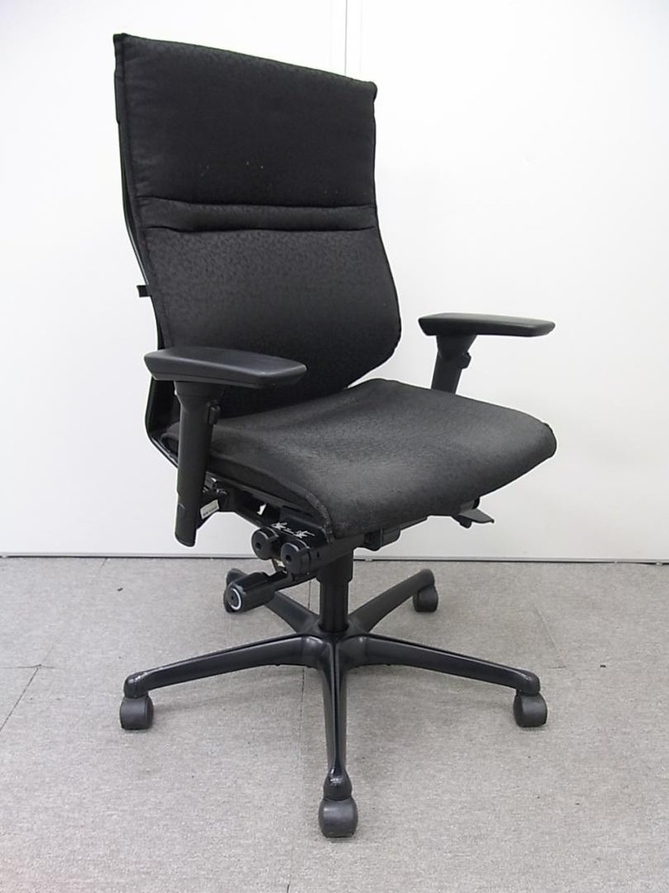 オカムラ
                        ナビオ
                                    中古
            