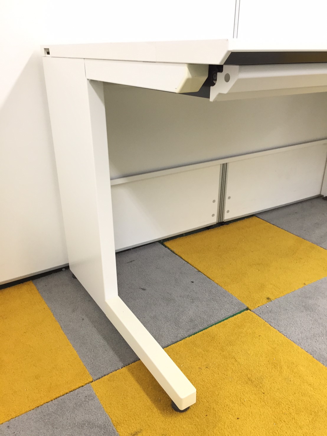 デスクが入荷！
                        アドバンス
                                    中古
            